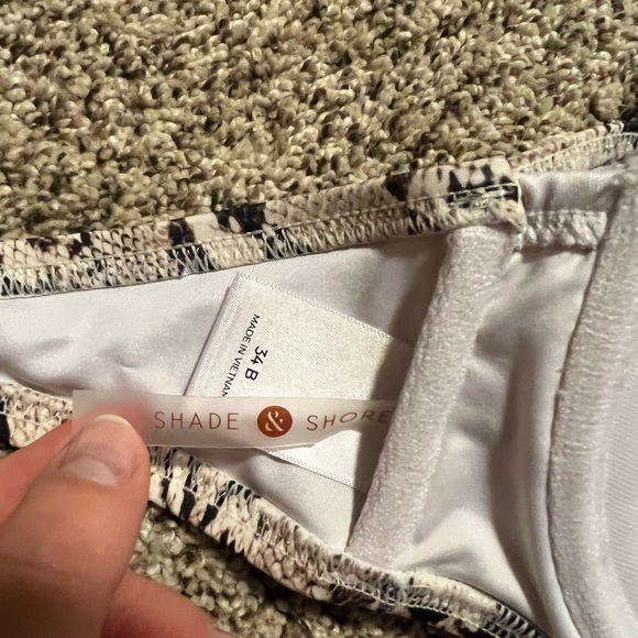 Shade Short swimsuit top - Picture 3 of 3